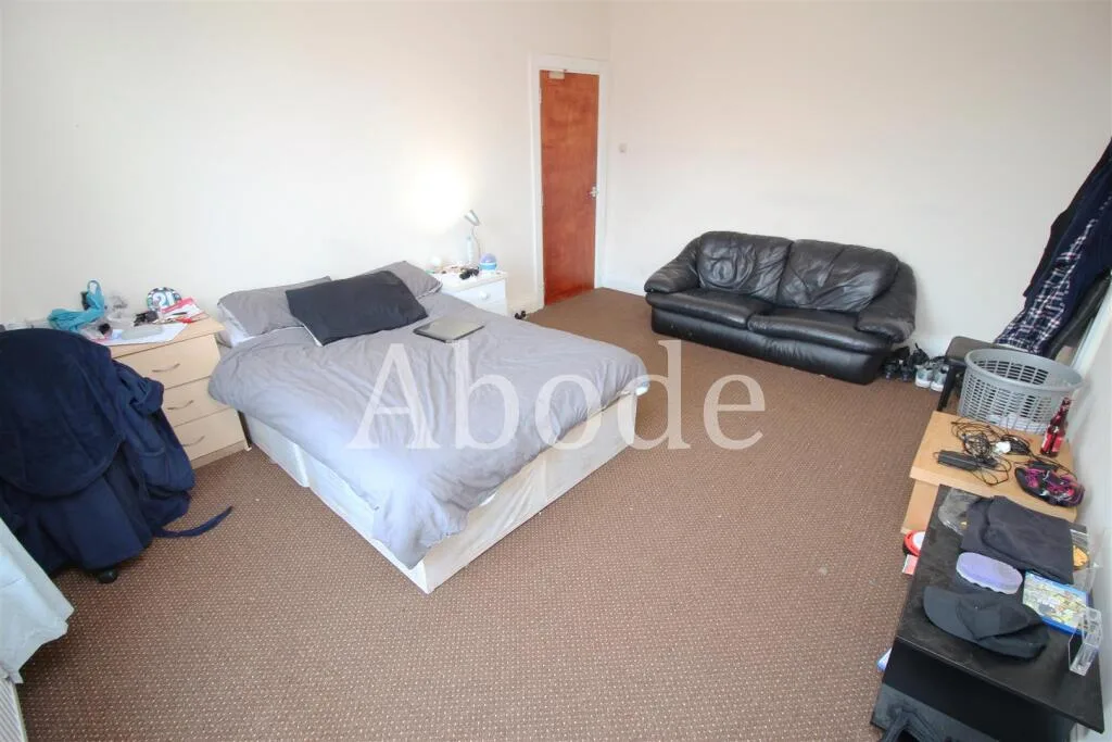 6 bedroom house for rent