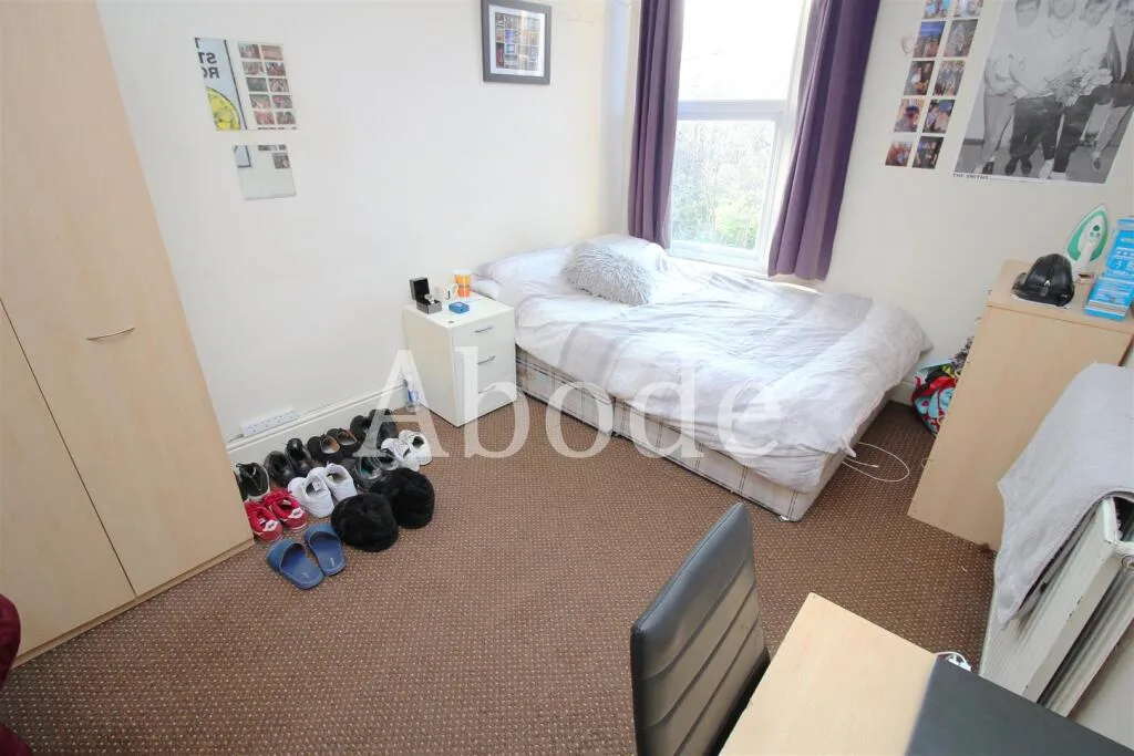 6 bedroom house for rent