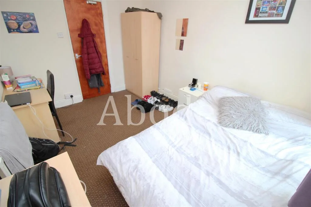 6 bedroom house for rent
