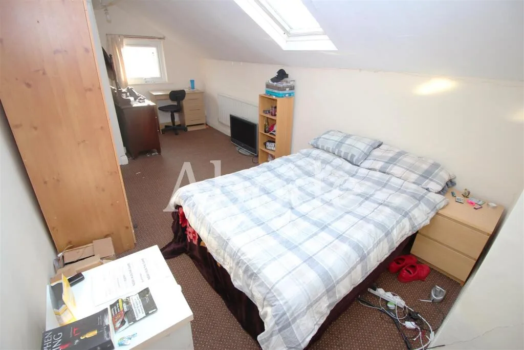6 bedroom house for rent
