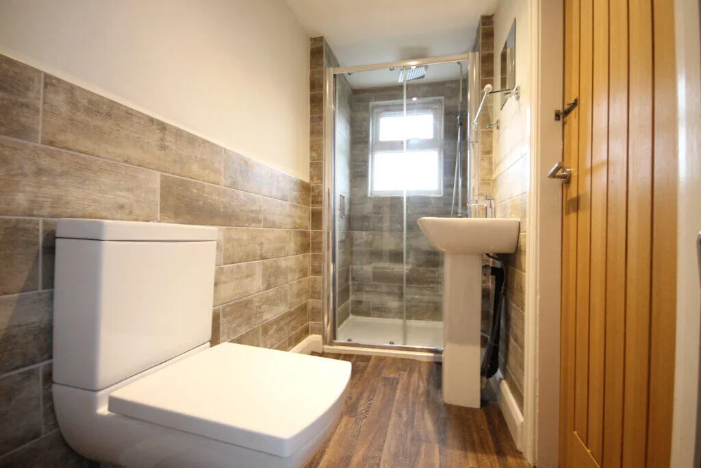 6 bedroom semi-detached house for rent