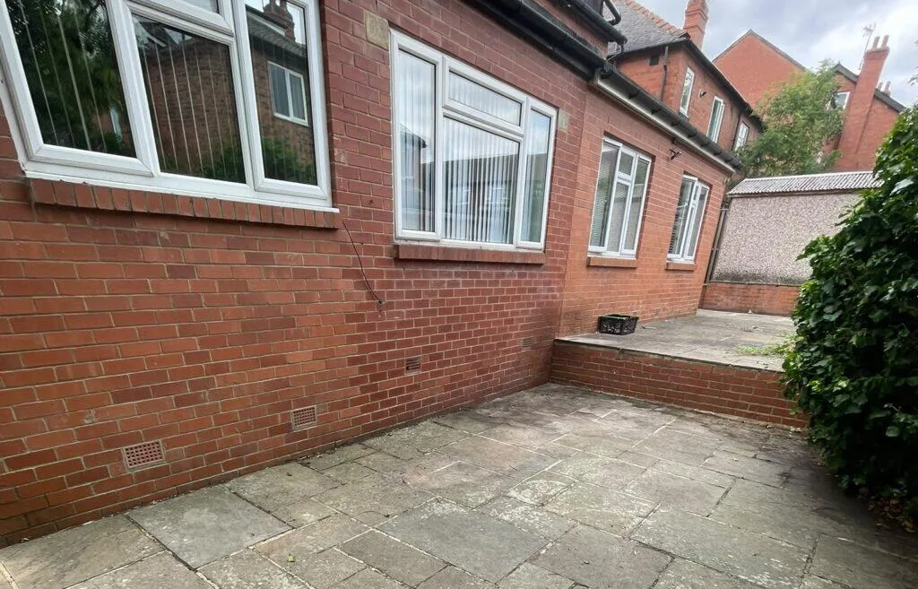 6 bedroom semi-detached house for rent