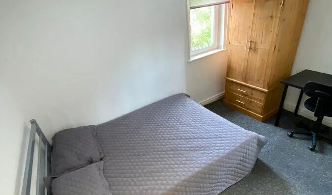 6 bedroom semi-detached house for rent