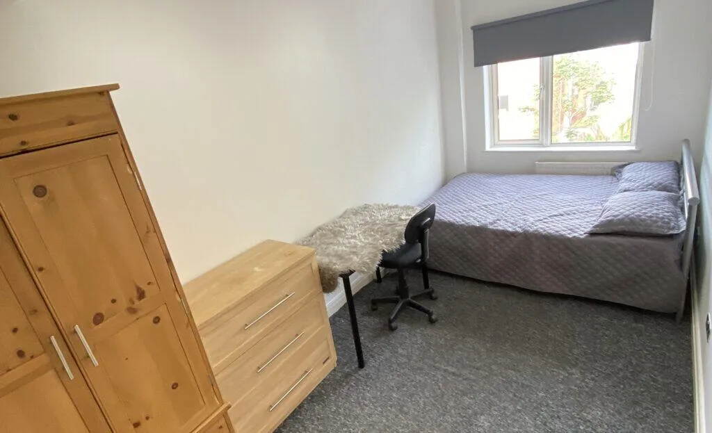 6 bedroom semi-detached house for rent