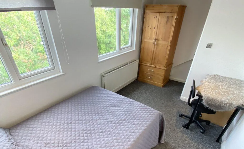 6 bedroom semi-detached house for rent