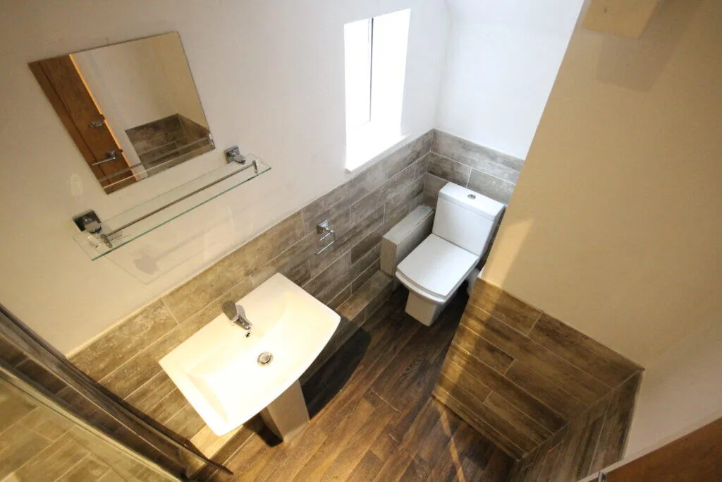6 bedroom semi-detached house for rent