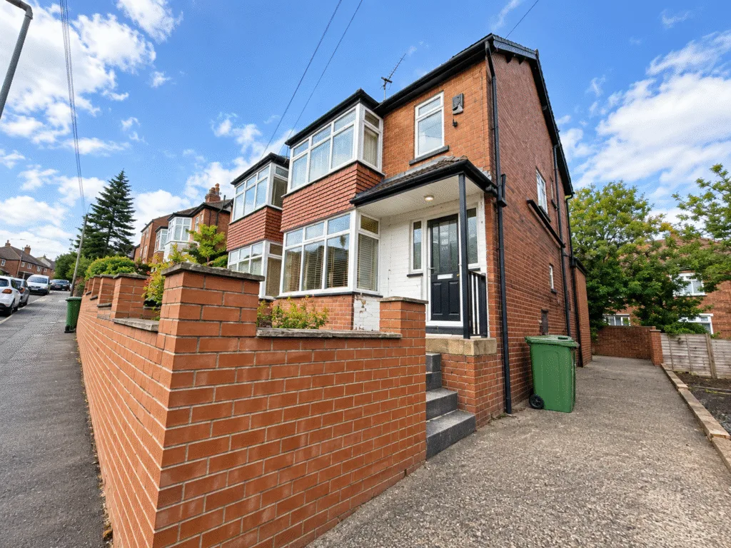 6 bedroom semi-detached house for rent
