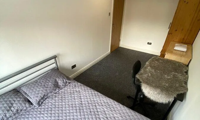 6 bedroom semi-detached house for rent