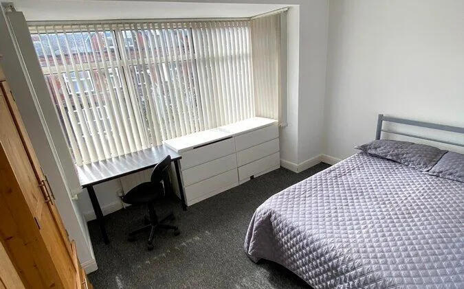 6 bedroom semi-detached house for rent