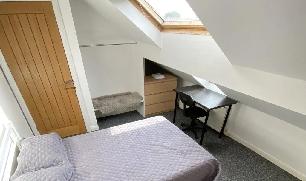 6 bedroom semi-detached house for rent