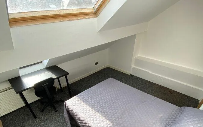 6 bedroom semi-detached house for rent