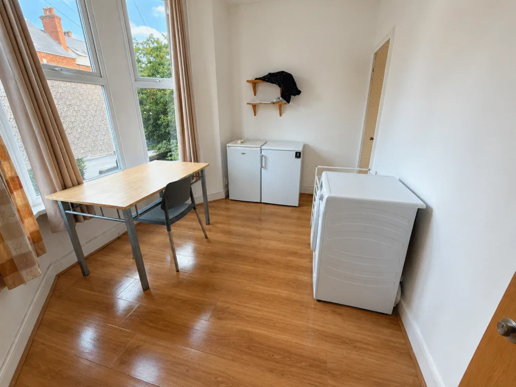 5 bedroom terraced house for rent