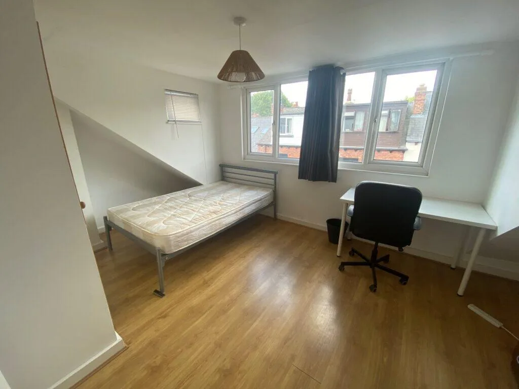 5 bedroom terraced house for rent