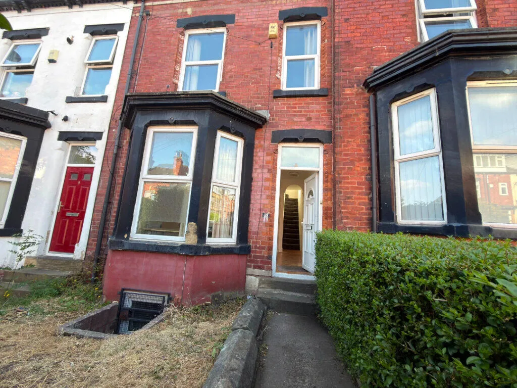 5 bedroom terraced house for rent