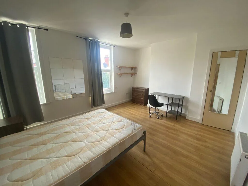 5 bedroom terraced house for rent
