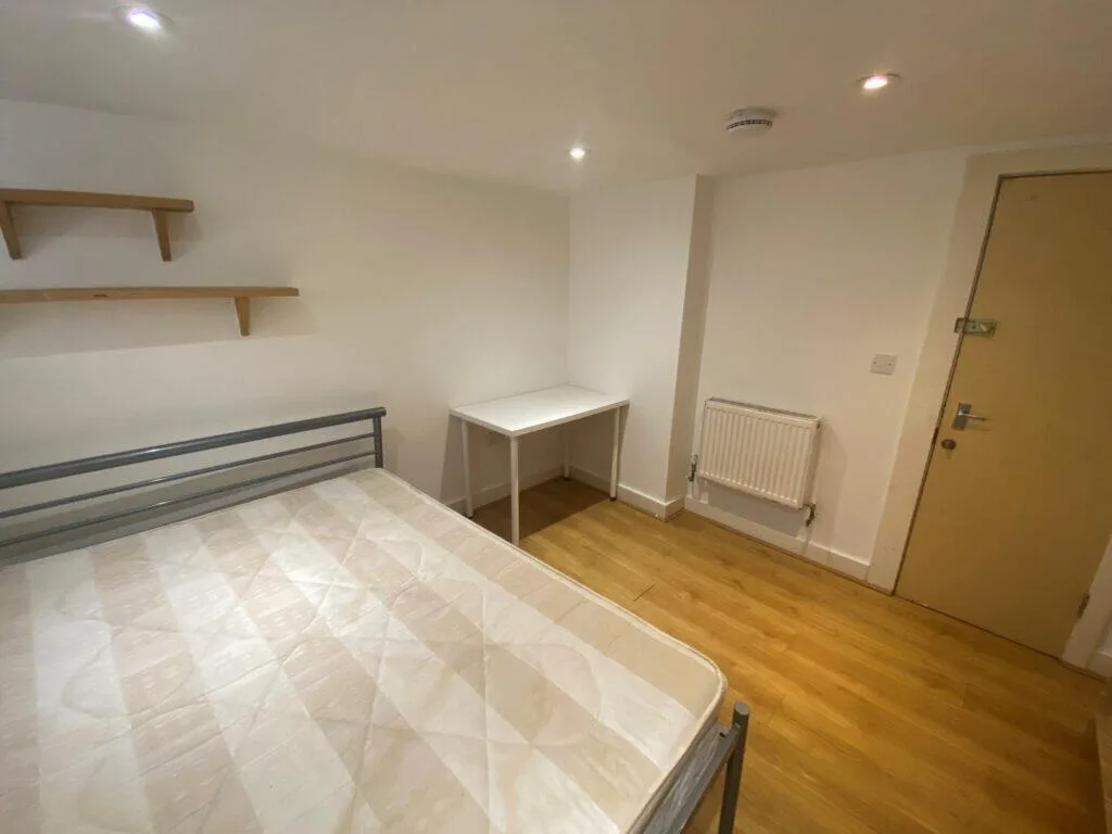 6 bedroom terraced house for rent