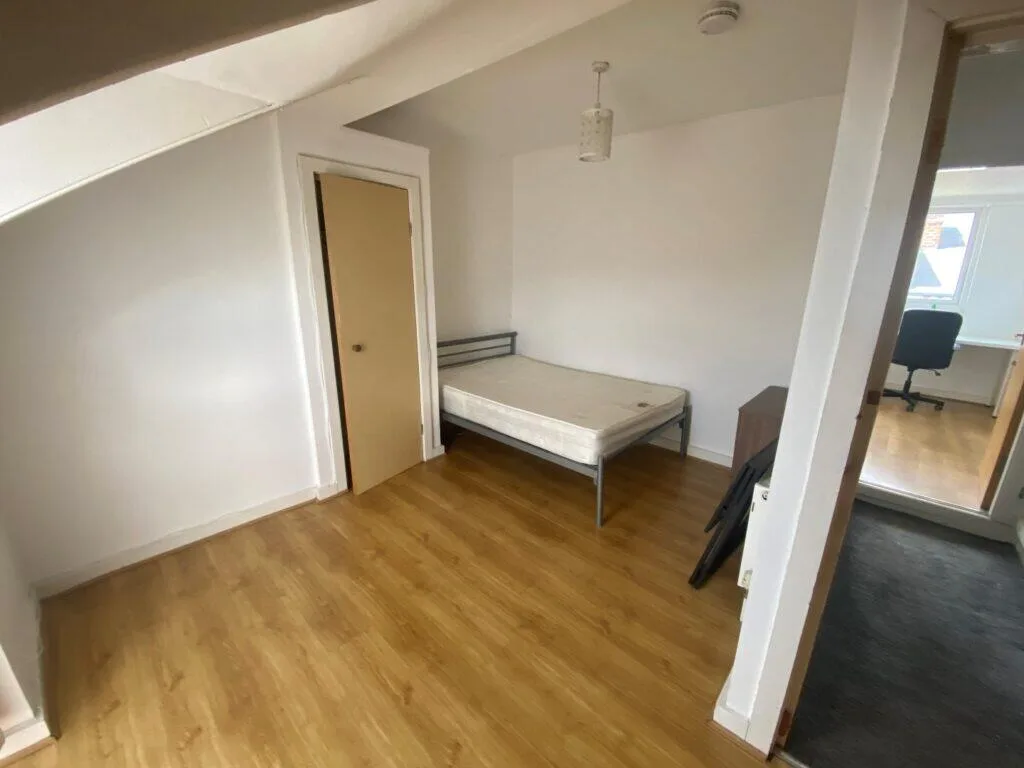 6 bedroom terraced house for rent