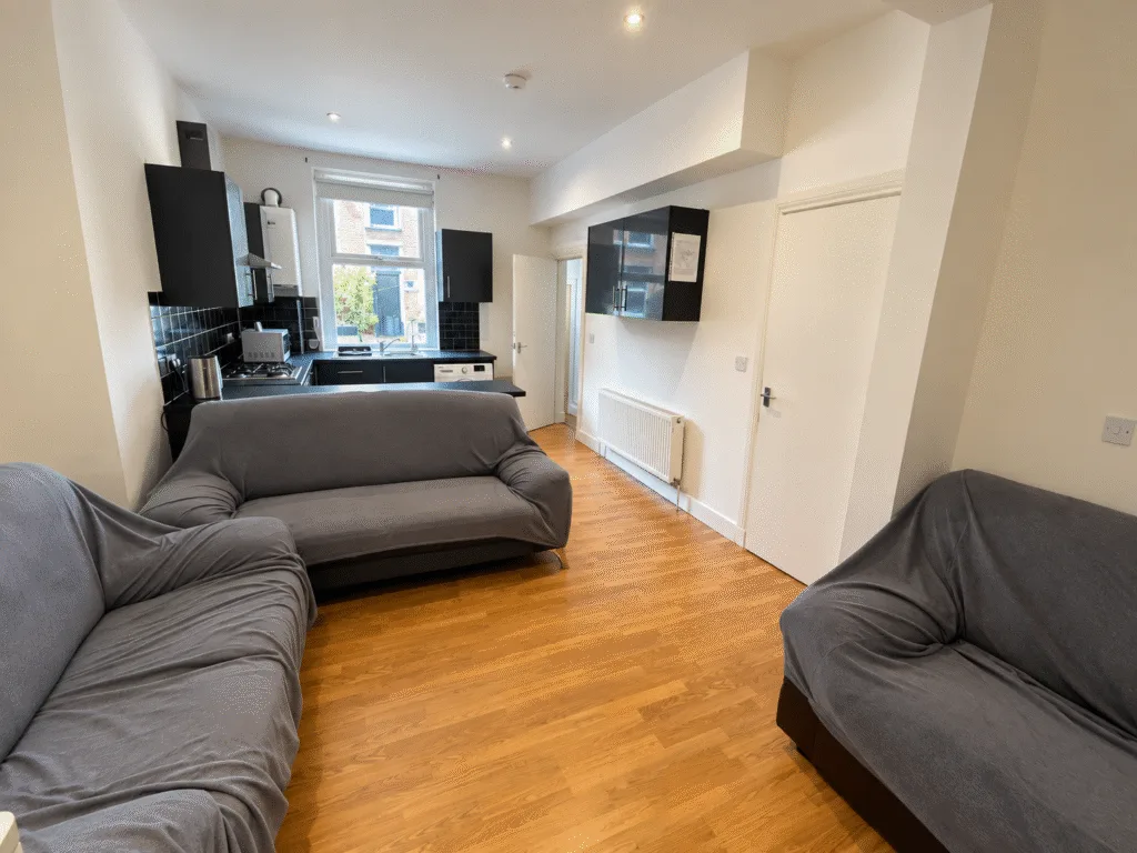 6 bedroom terraced house for rent