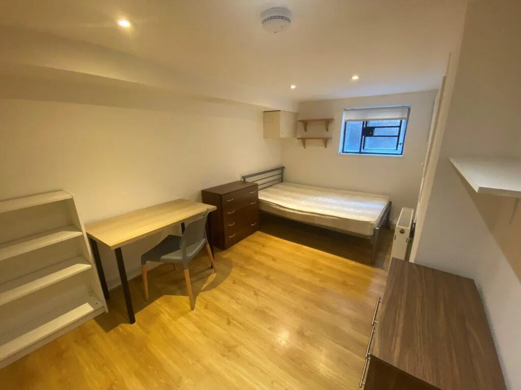 6 bedroom terraced house for rent