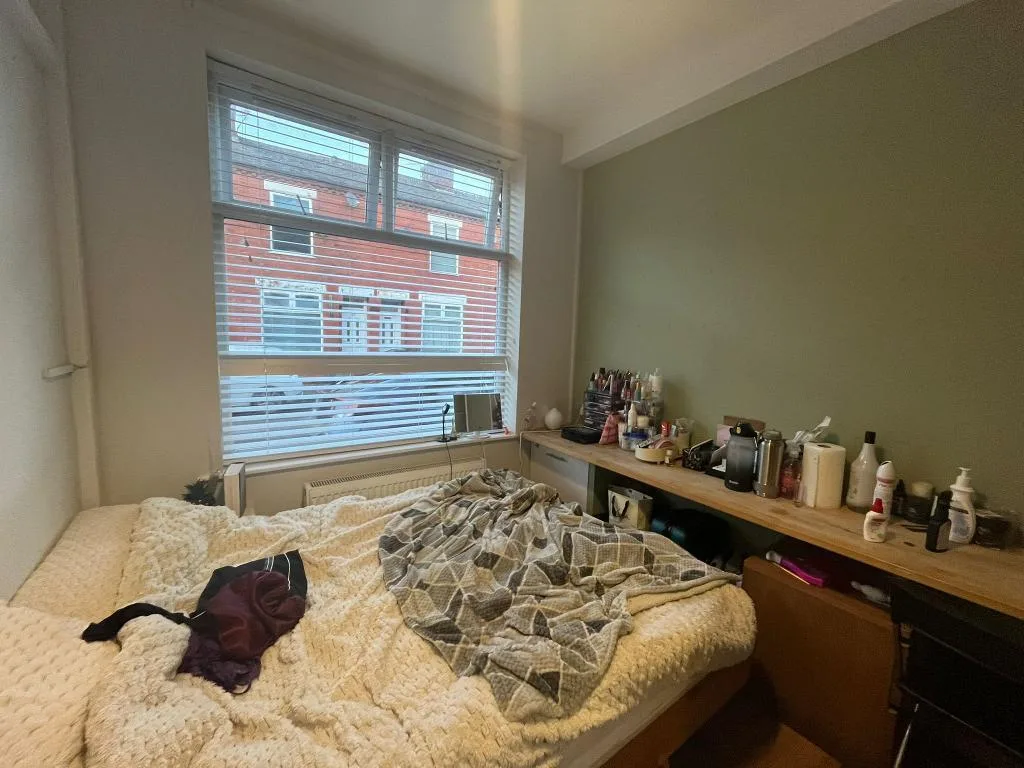 5 bedroom terraced house for rent