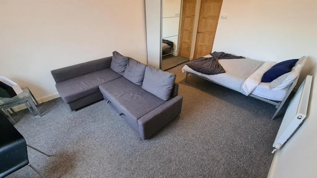 Studio flat for rent