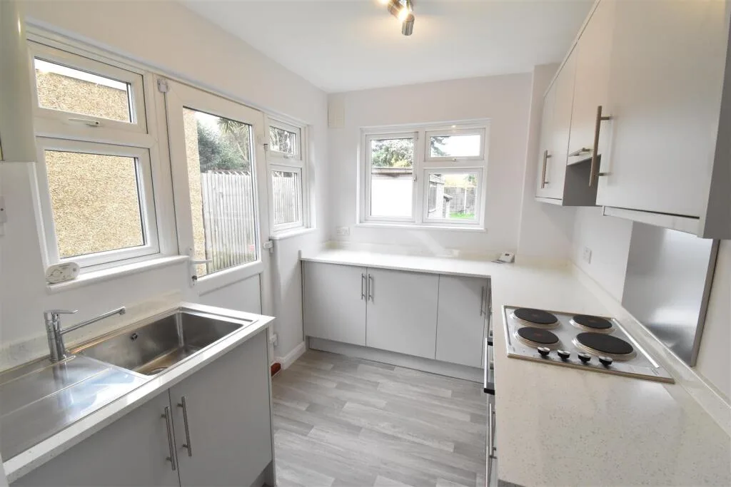 3 bedroom semi-detached house for rent