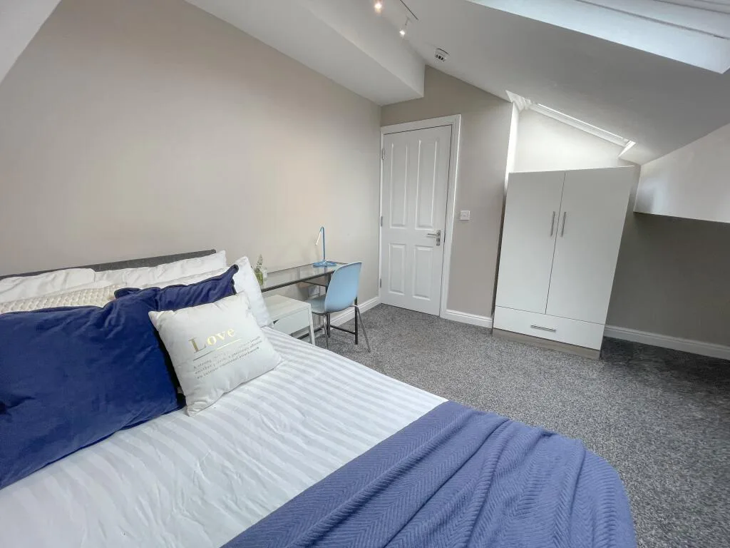 5 bedroom terraced house for rent
