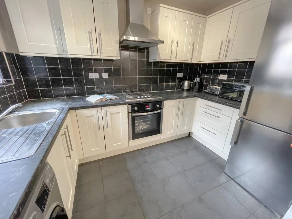 5 bedroom terraced house for rent