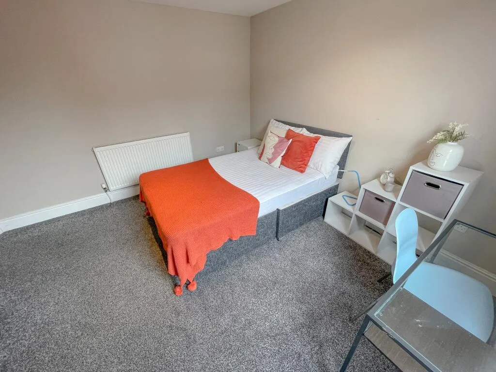 5 bedroom terraced house for rent