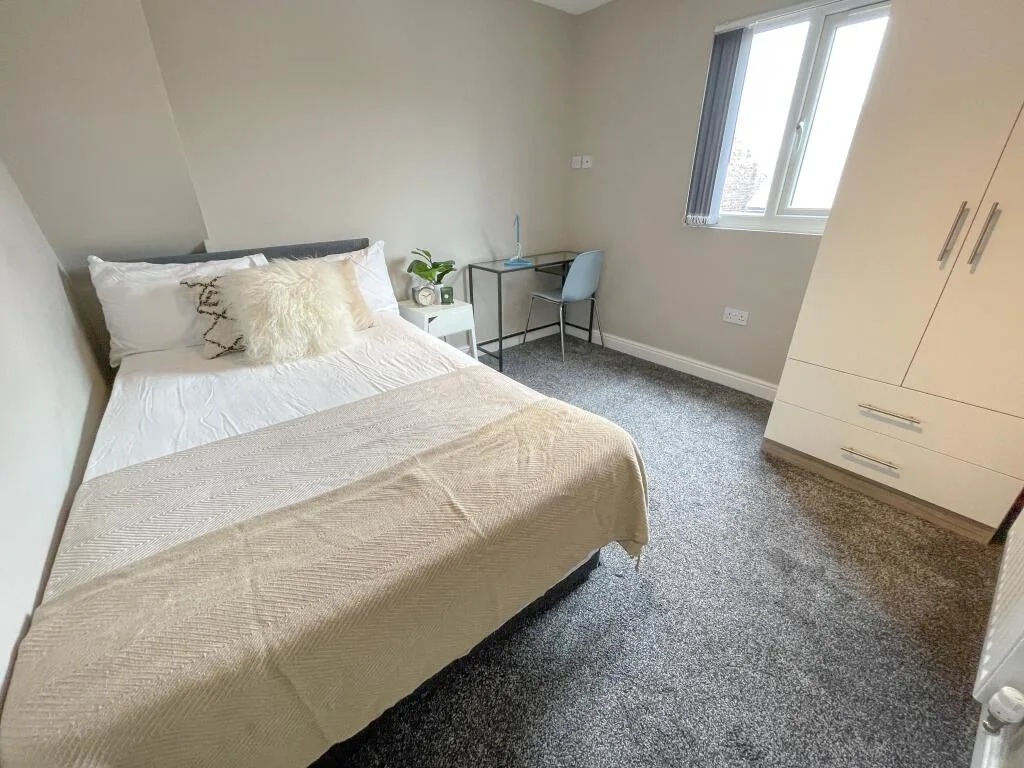 5 bedroom terraced house for rent