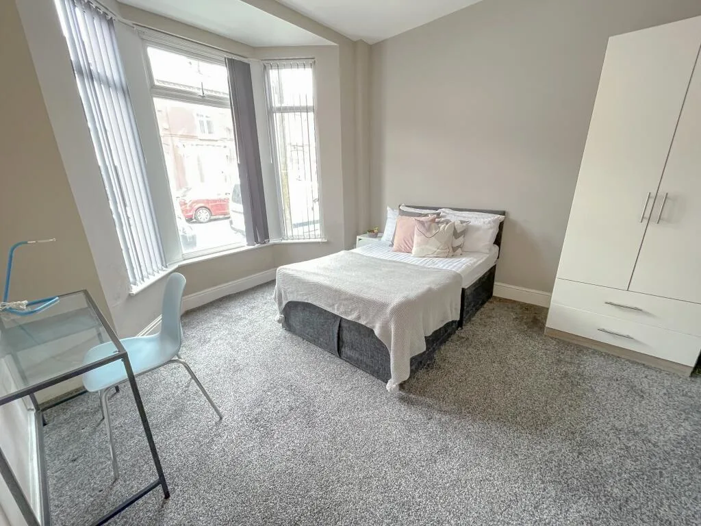 5 bedroom terraced house for rent
