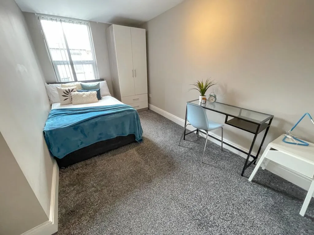 5 bedroom terraced house for rent