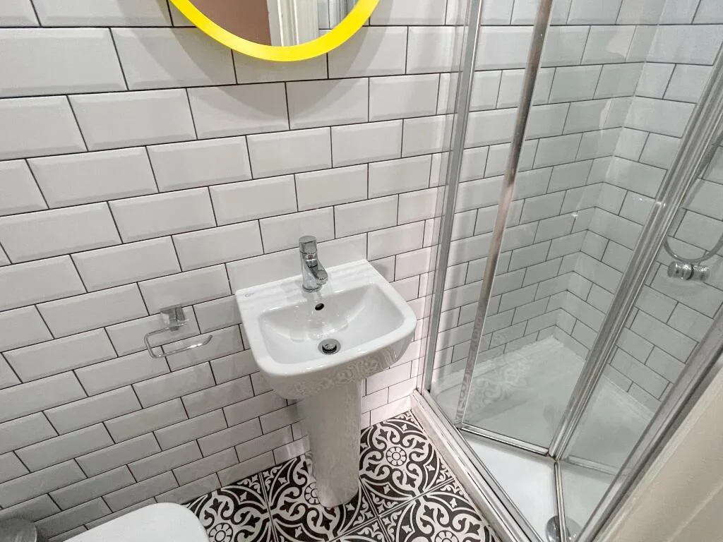 6 bedroom flat for rent
