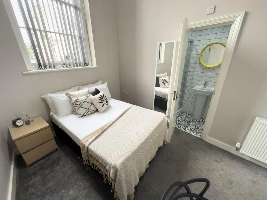 6 bedroom flat for rent