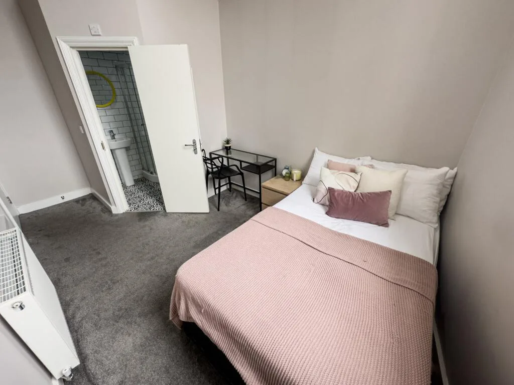 6 bedroom flat for rent