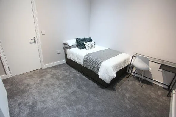 6 bedroom flat for rent