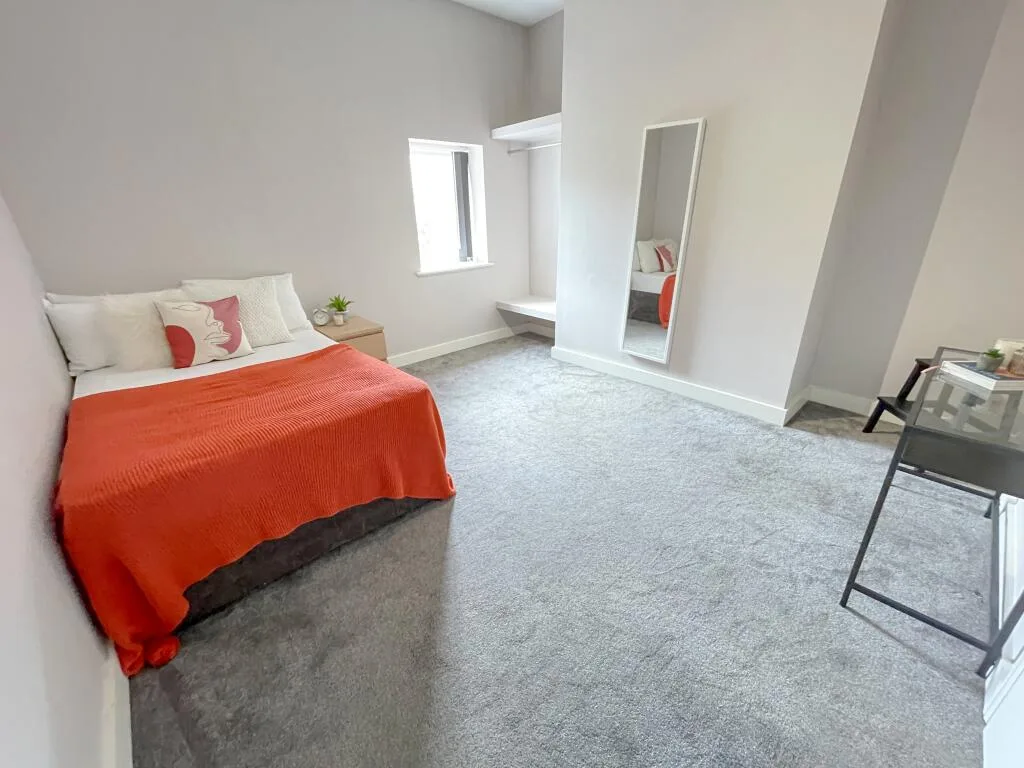 6 bedroom flat for rent