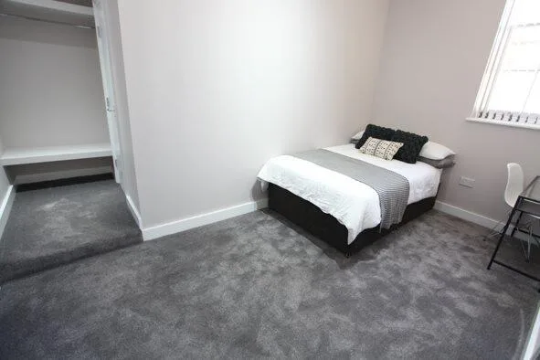 6 bedroom flat for rent