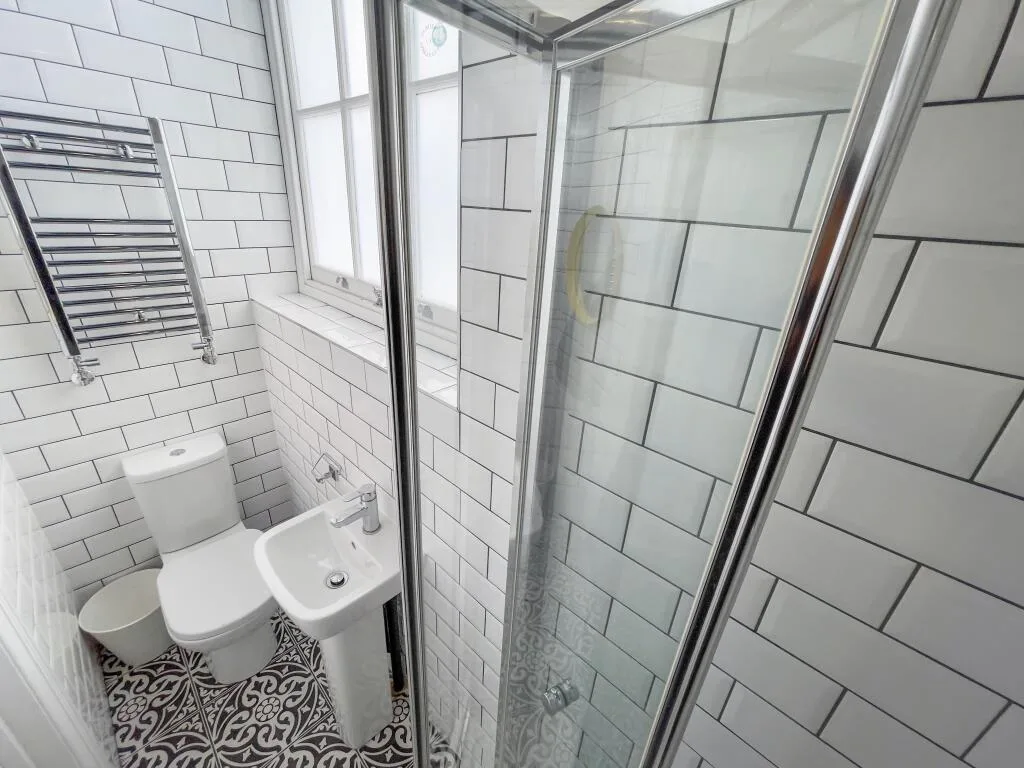 6 bedroom flat for rent