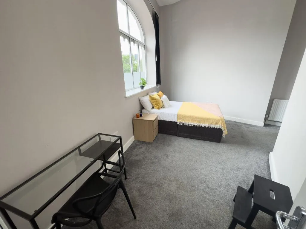 6 bedroom flat for rent
