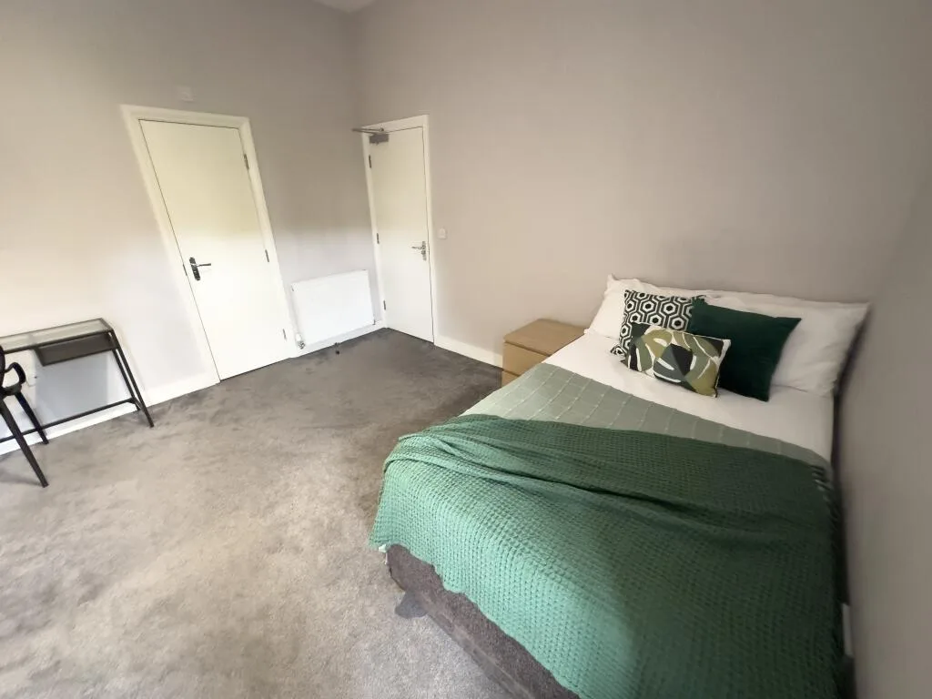 6 bedroom flat for rent