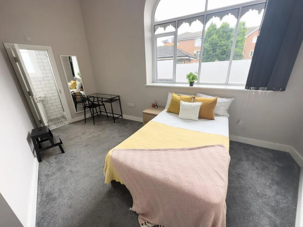 6 bedroom flat for rent
