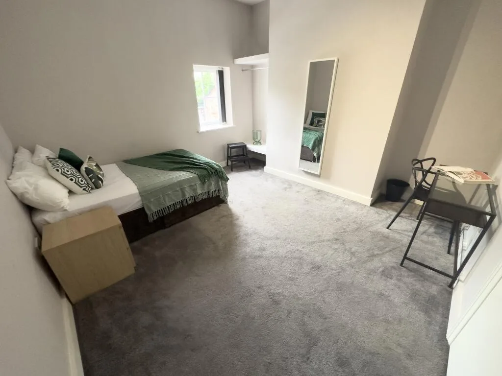 6 bedroom flat for rent