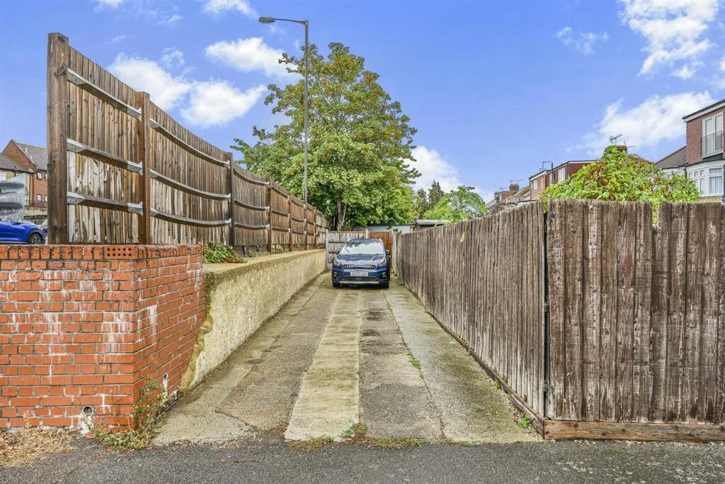 4 bedroom terraced house for rent