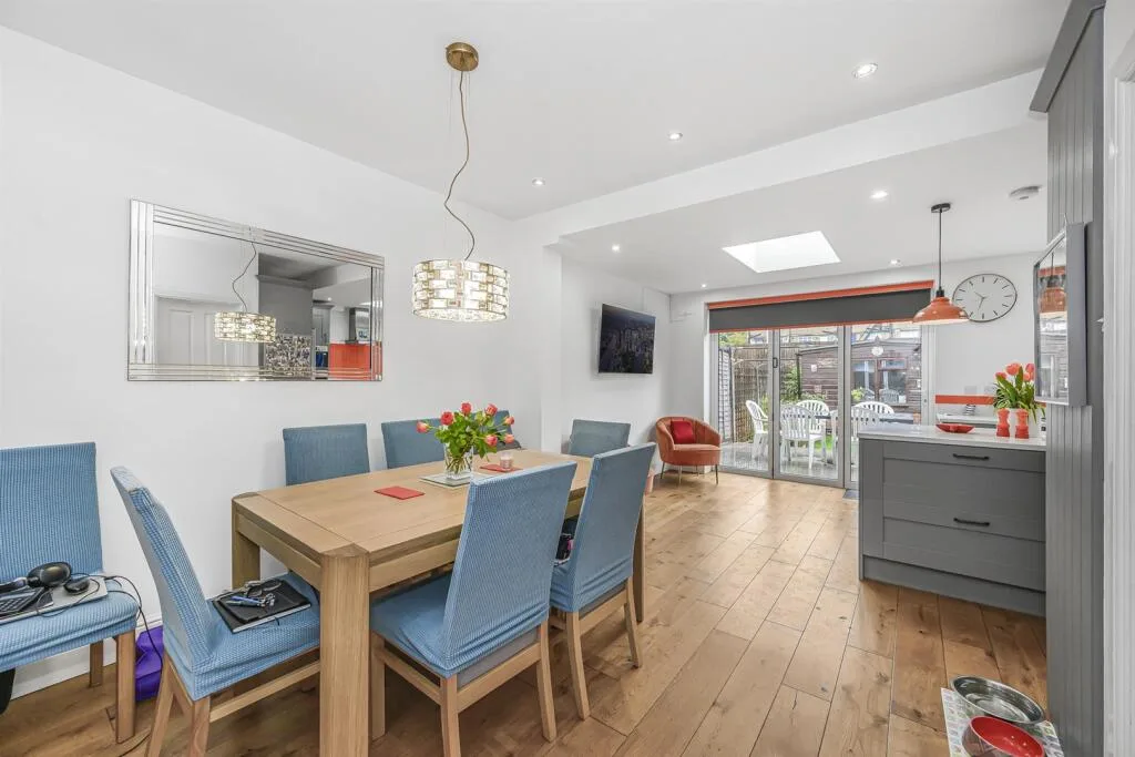 4 bedroom terraced house for rent
