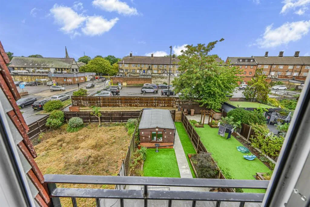 4 bedroom terraced house for rent