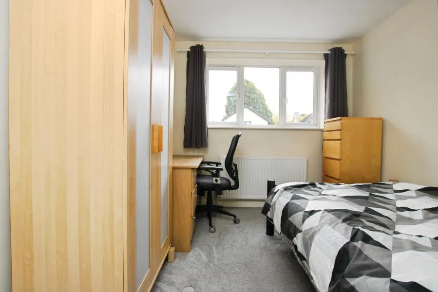 5 bedroom end of terrace house for rent