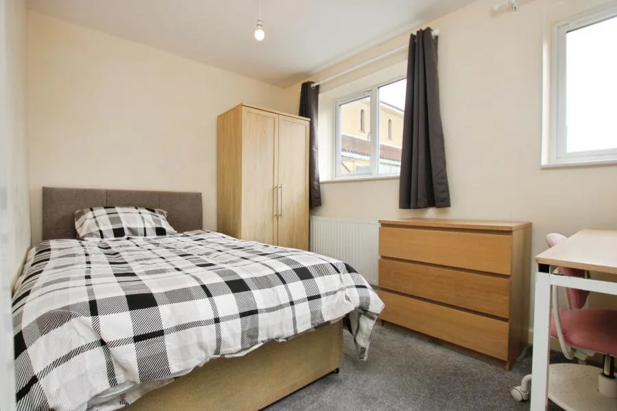 5 bedroom end of terrace house for rent