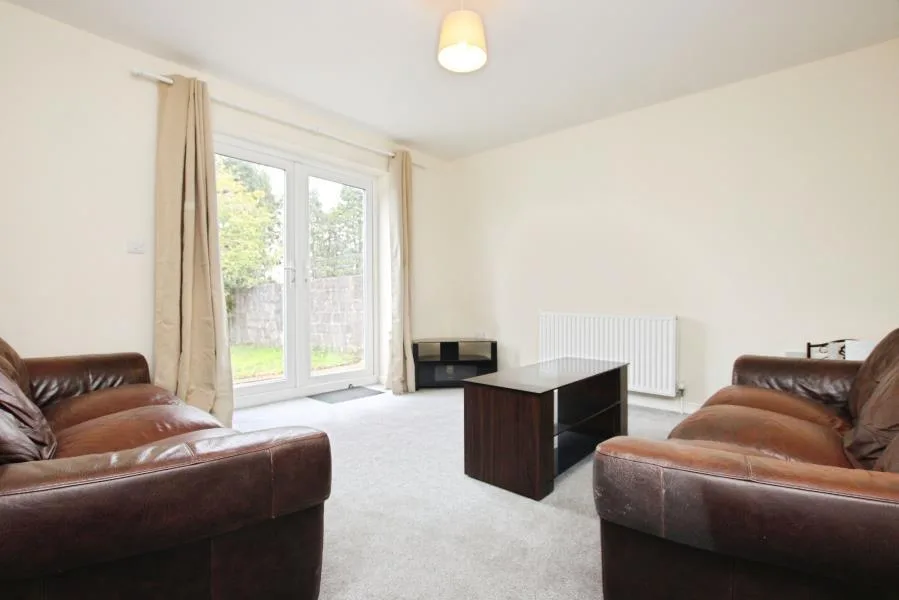 5 bedroom end of terrace house for rent