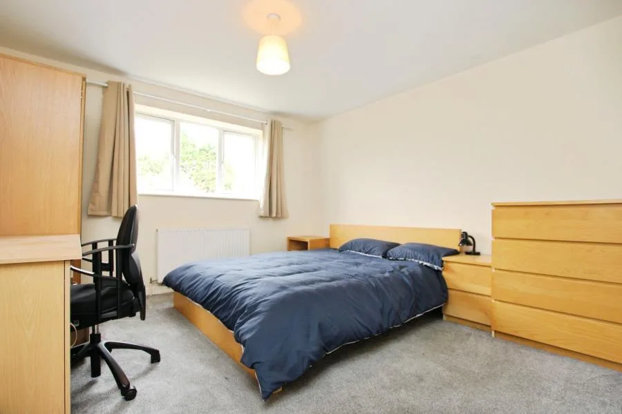 5 bedroom end of terrace house for rent